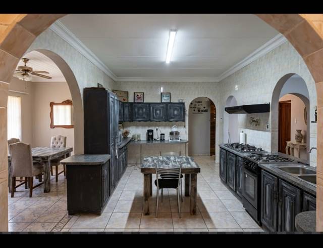 4 BEDROOM HOUSE FOR SALE IN VANDERBIJLPARK SE 2